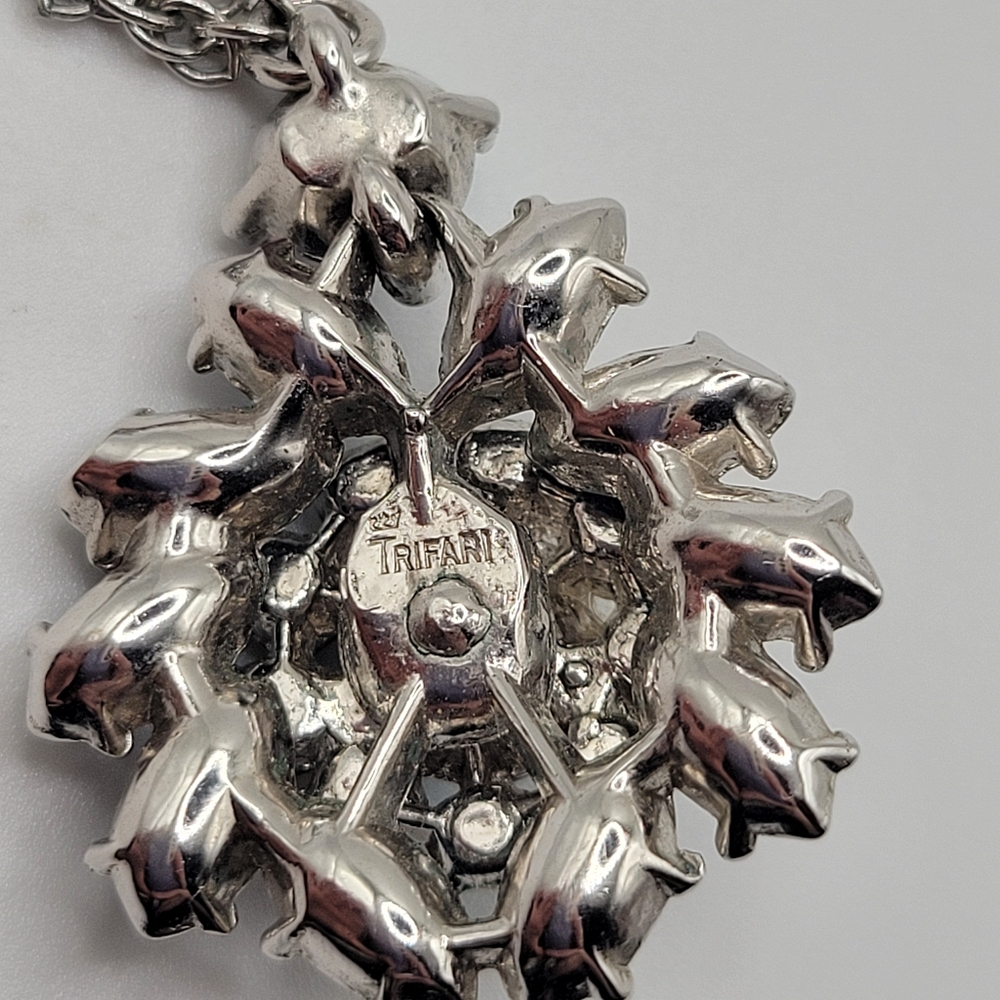 VTG "Crown" Trifari Pendant Necklace | Siver Tone, Shades of Blue | SIGNED - Picture 6 of 8